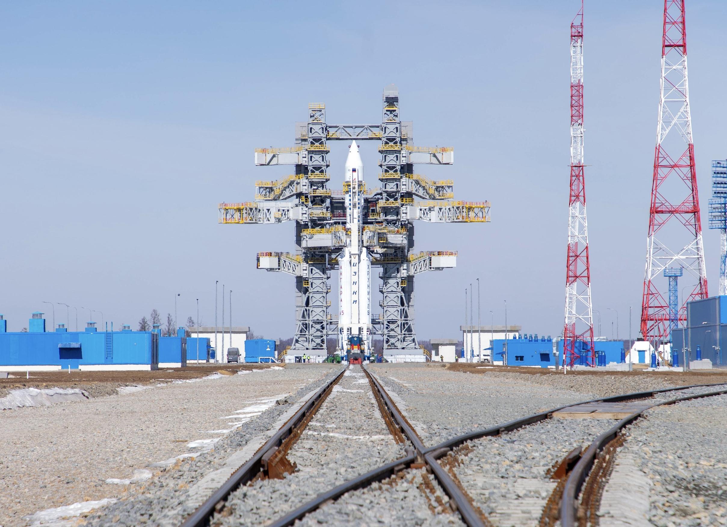 Российская «Ангара» обошла в лунной гонке «бак из нержавейки» Илона Маска